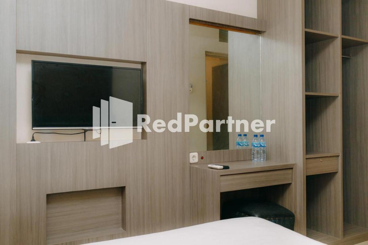 We Stay Residence Redpartner Сурабая Экстерьер фото