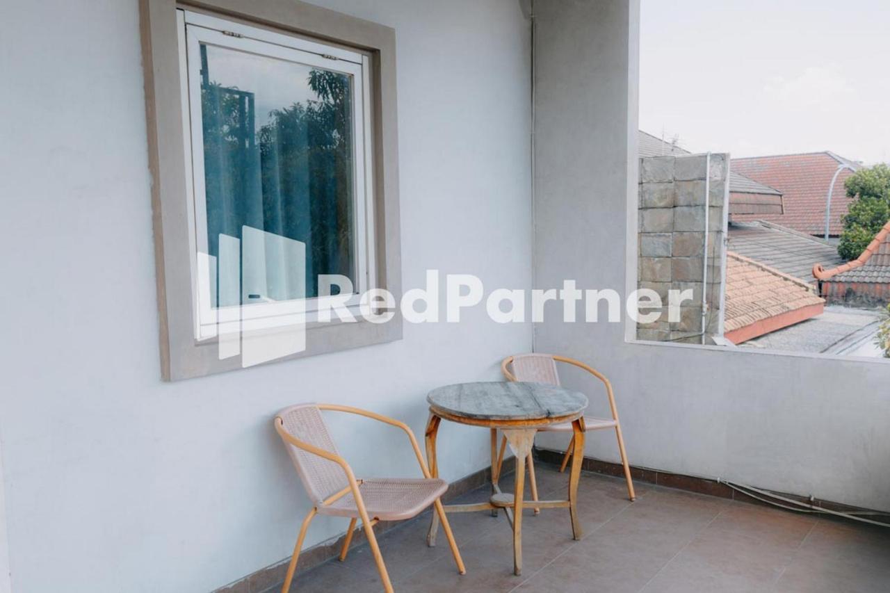 We Stay Residence Redpartner Сурабая Экстерьер фото