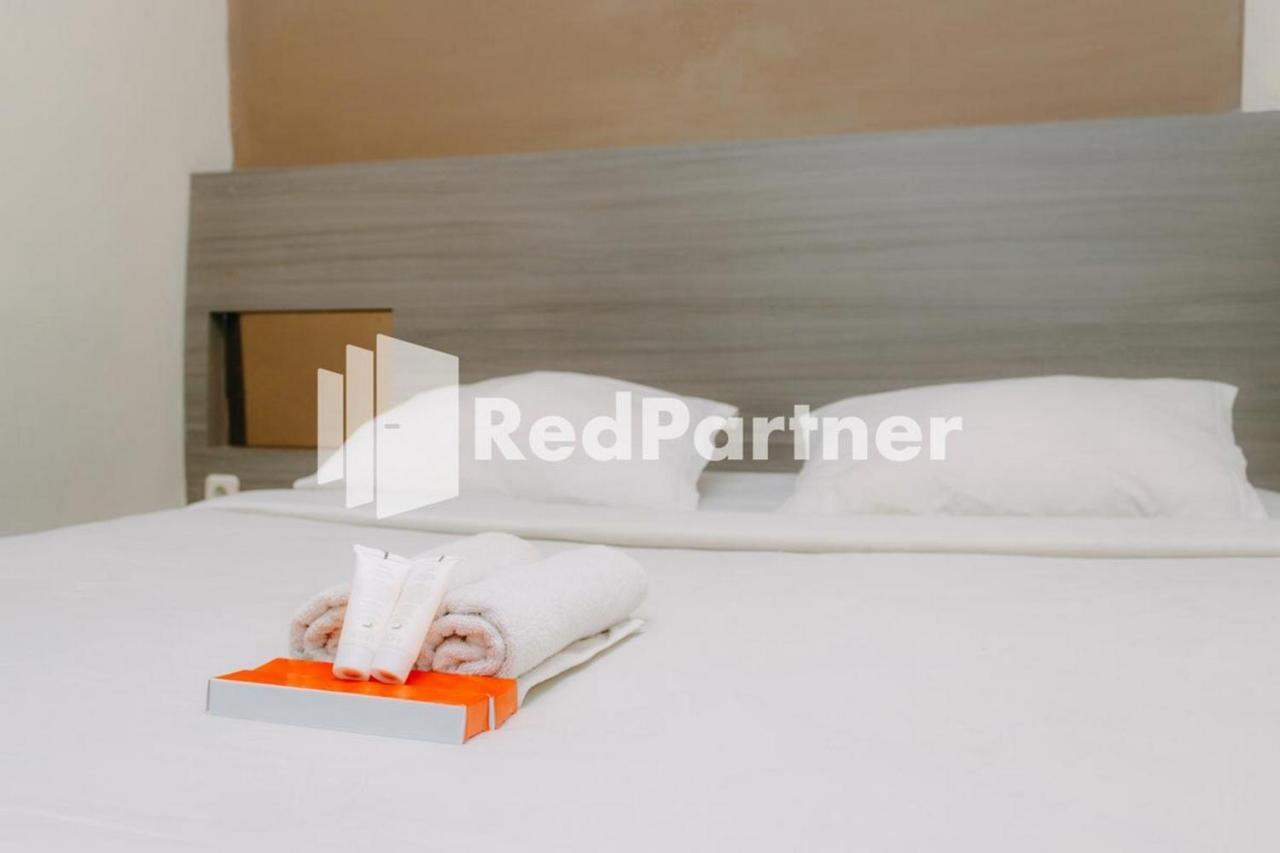 We Stay Residence Redpartner Сурабая Экстерьер фото