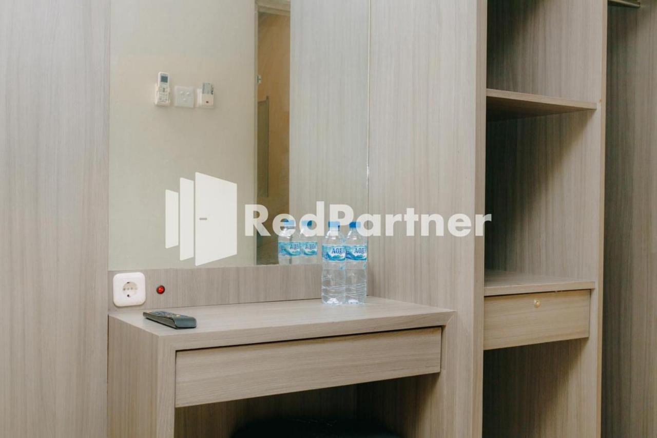We Stay Residence Redpartner Сурабая Экстерьер фото