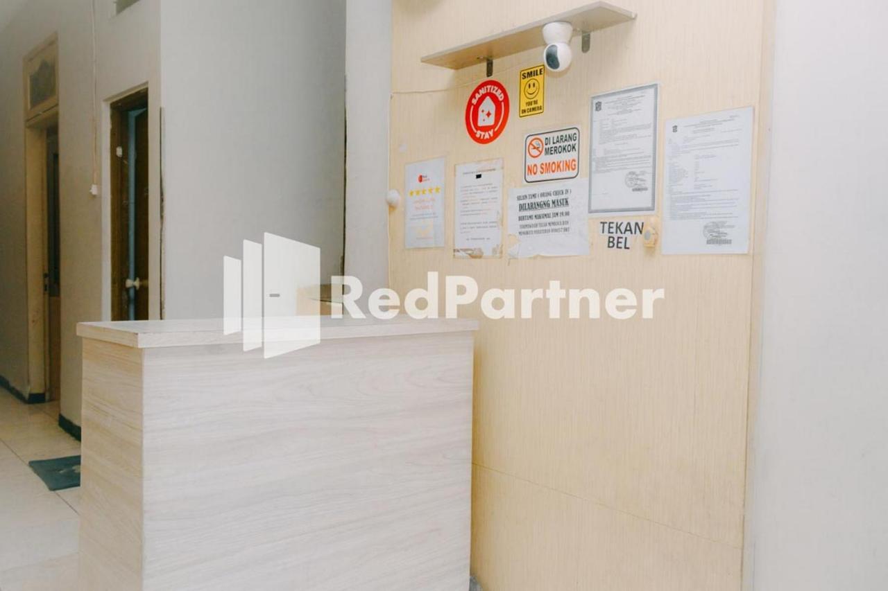 We Stay Residence Redpartner Сурабая Экстерьер фото