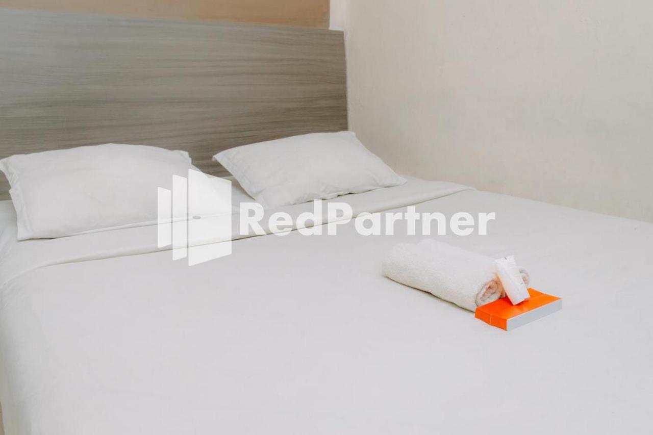We Stay Residence Redpartner Сурабая Экстерьер фото