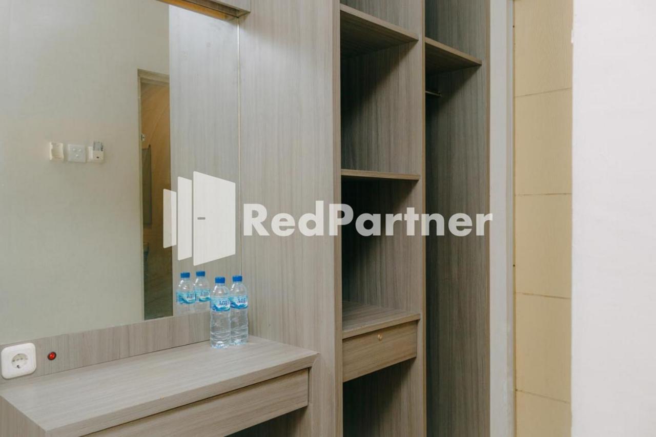 We Stay Residence Redpartner Сурабая Экстерьер фото