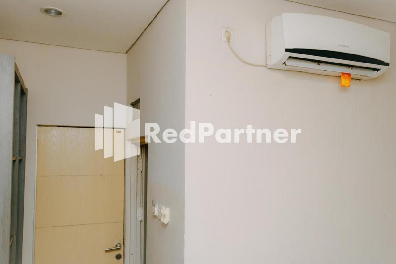 We Stay Residence Redpartner Сурабая Экстерьер фото